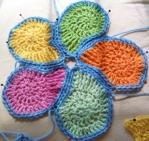 horgolt-csiga-korben