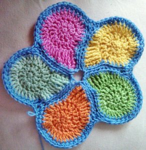 horgolt-csigak-korbehorgolva