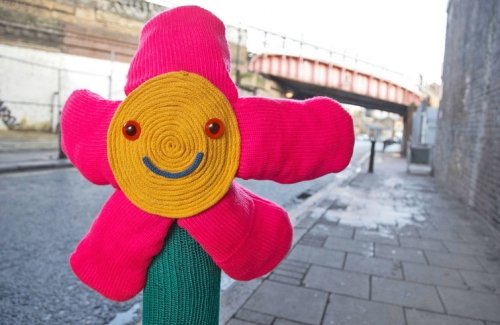 gerillakotes-horgolt-virag