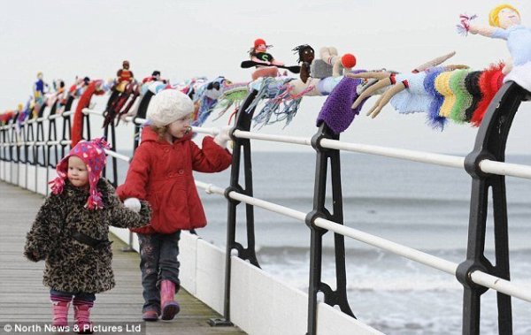 yarn-bomb-London-olymp